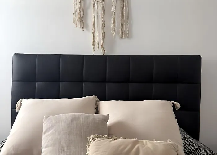 Retreat לינה וארוחת בוקר *